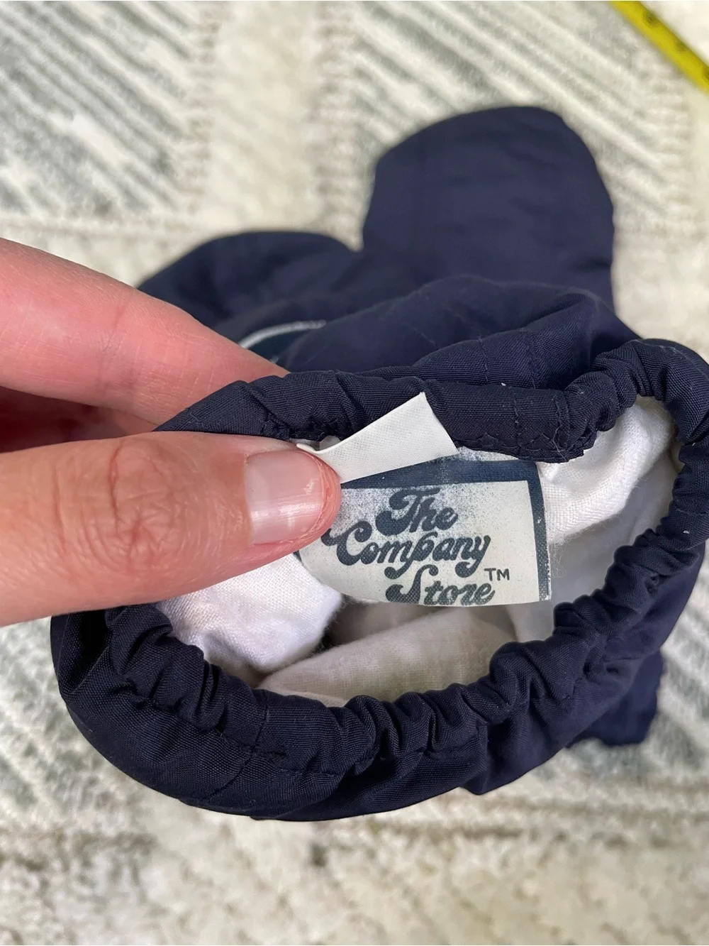 The Company Store -  Navy Insulated Mittens with Elastic Strap - Size M